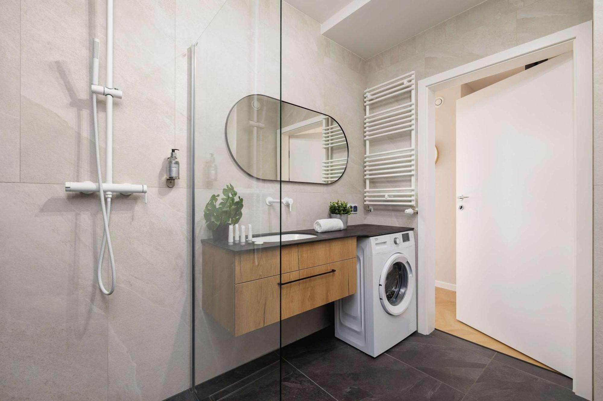 Modern With Air Conditioning In The Centre Of Cracow By Renters Apartment *